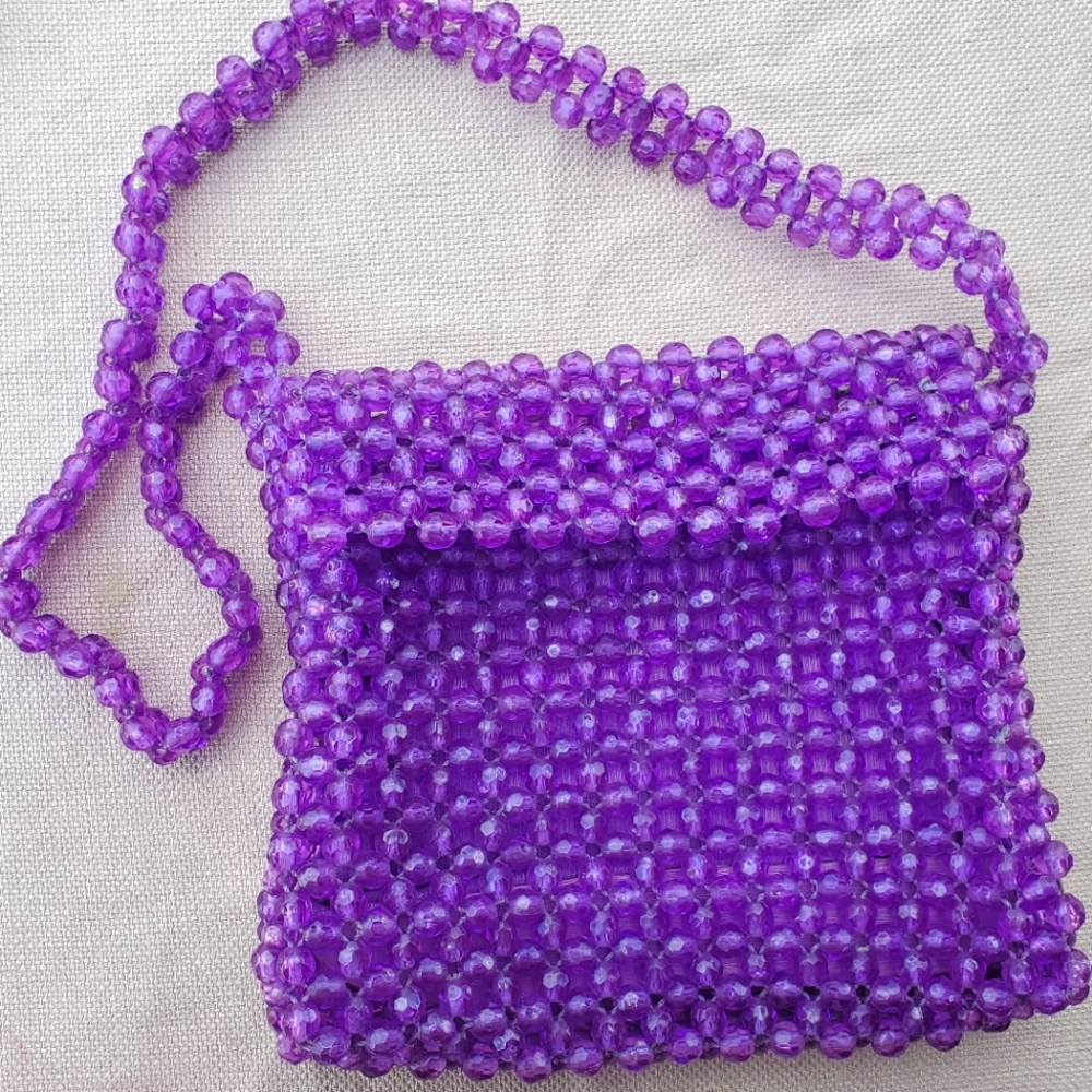 Purple vintage beaded purse with zipper